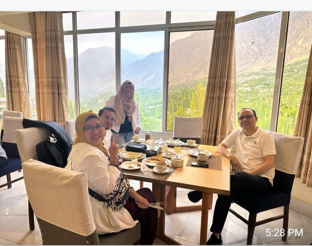 Hilltop Hotel, Hunza Karimabad  Exterior photo