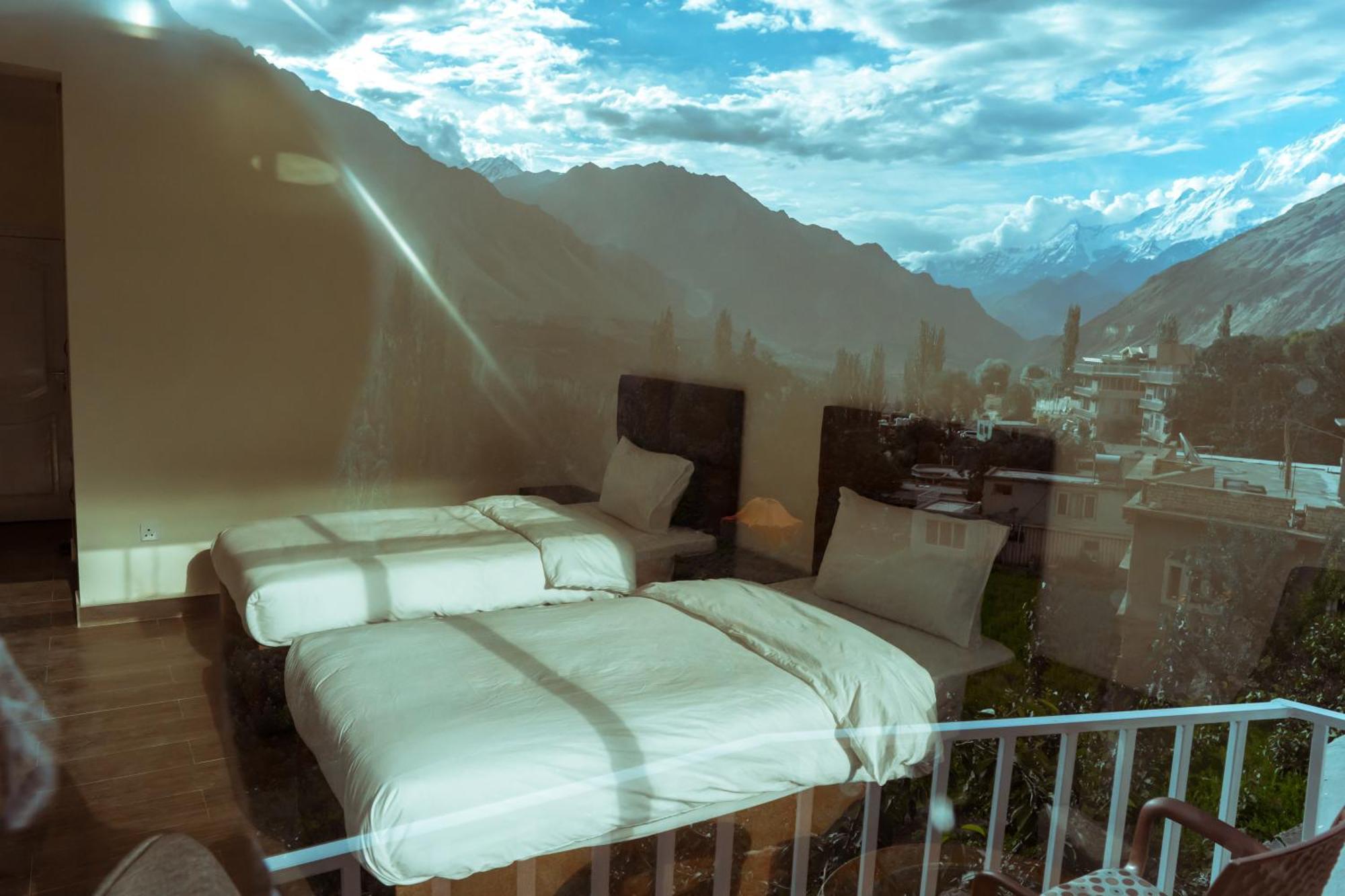Hilltop Hotel, Hunza Karimabad  Exterior photo