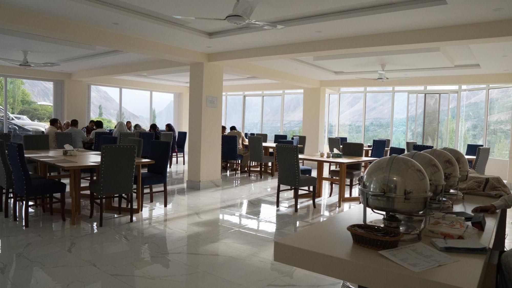 Hilltop Hotel, Hunza Karimabad  Exterior photo