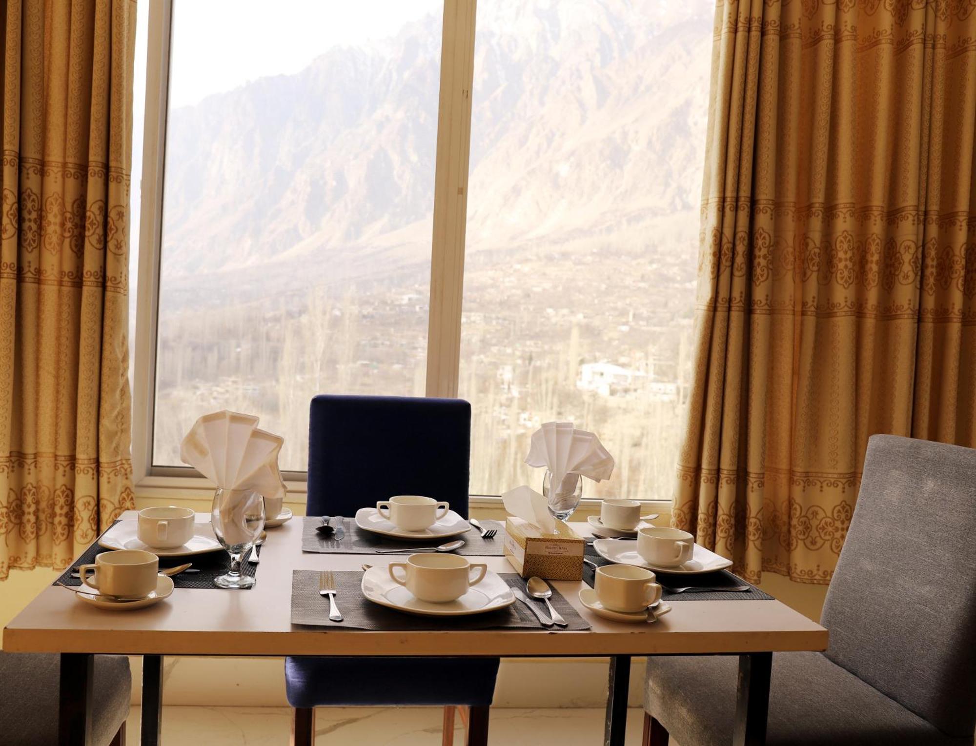 Hilltop Hotel, Hunza Karimabad  Exterior photo